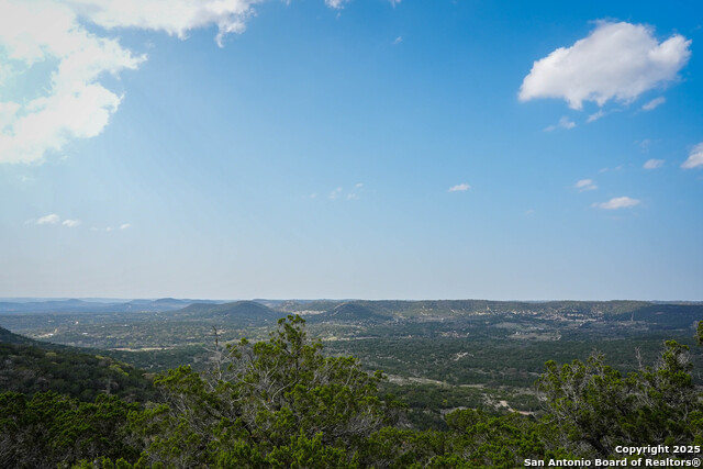 Listing photo id 11 for 3939 Bear Springs