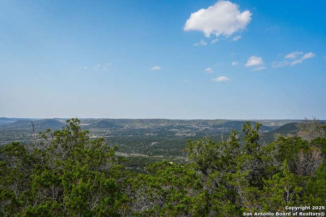 Listing photo id 12 for 3939 Bear Springs