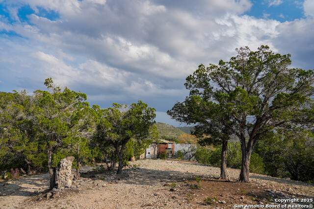 Listing photo id 19 for 3939 Bear Springs