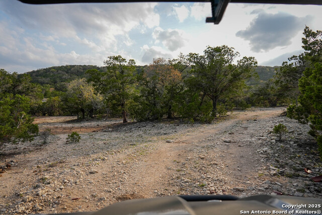 Listing photo id 27 for 3939 Bear Springs