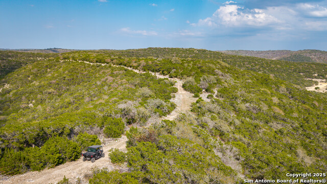 Listing photo id 4 for 3939 Bear Springs