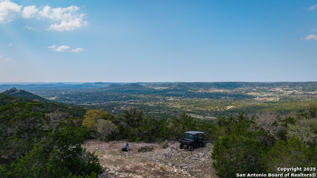 Listing photo id 5 for 3939 Bear Springs