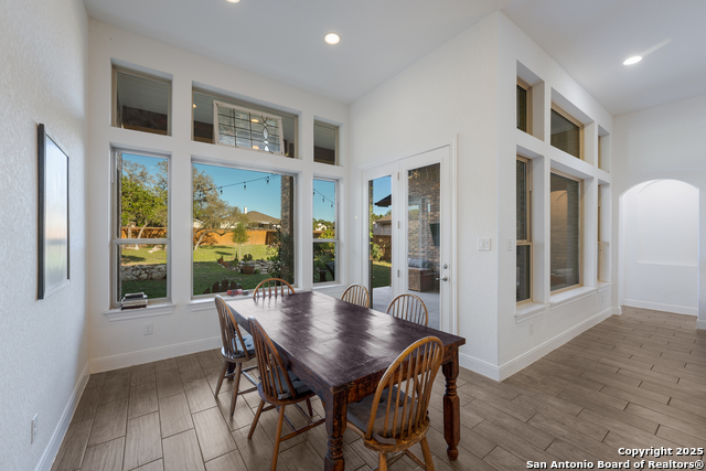 Listing photo id 8 for 259 Lawrence Dr