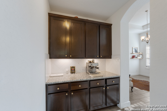 Listing photo id 9 for 259 Lawrence Dr
