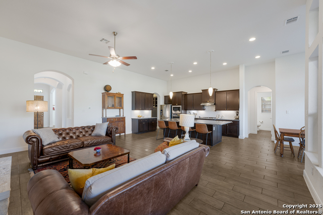 Listing photo id 5 for 259 Lawrence Dr