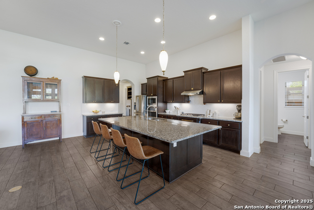 Listing photo id 7 for 259 Lawrence Dr