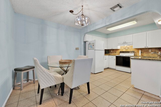 Image 4 of 21 For 60 Oak Villa  # F-3