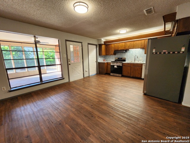 Image 7 of 33 For 1330 Summerwood
