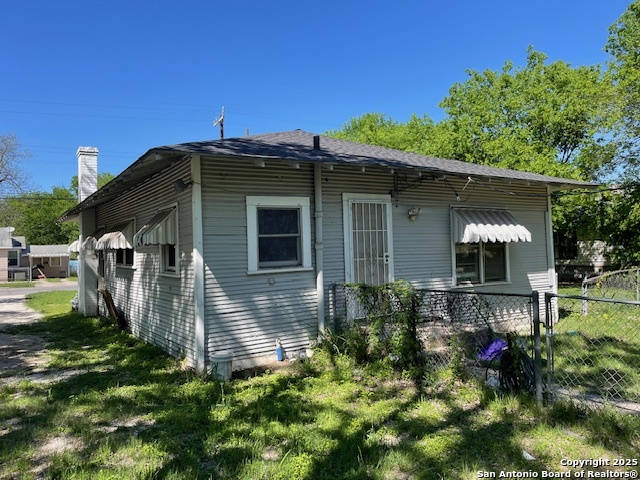 Listing photo id 3 for 320 Barrett