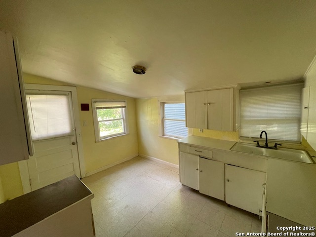 Listing photo id 4 for 320 Barrett