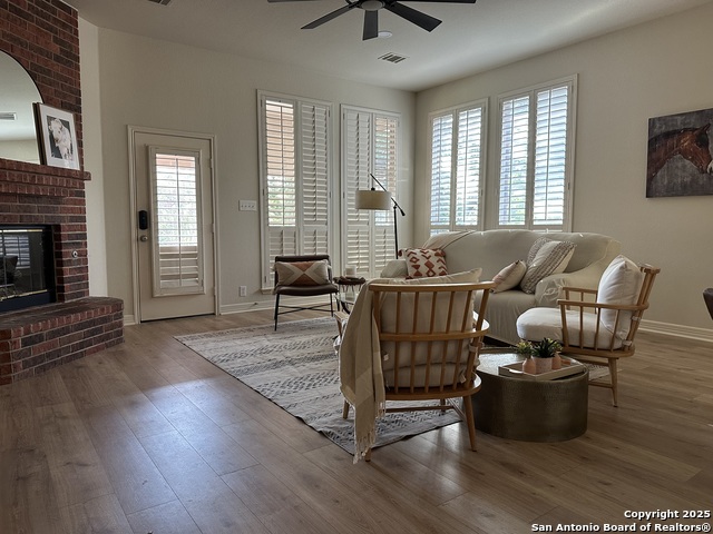 Listing photo id 9 for 23407 Treemont Park