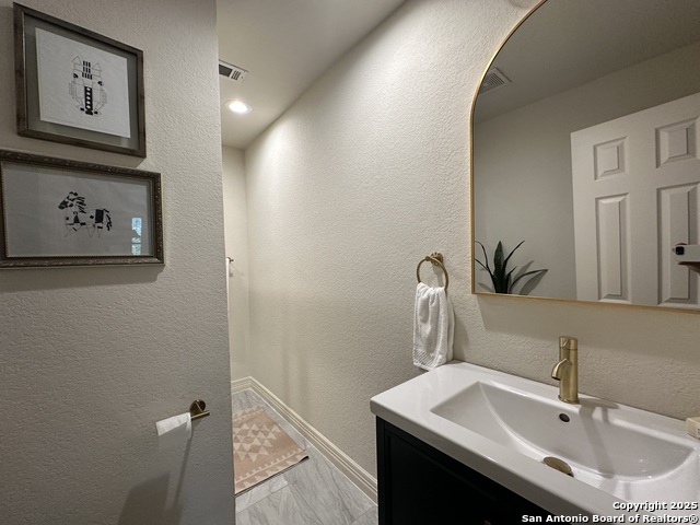 Listing photo id 23 for 23407 Treemont Park