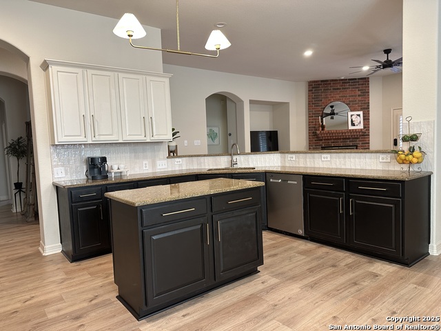 Listing photo id 3 for 23407 Treemont Park