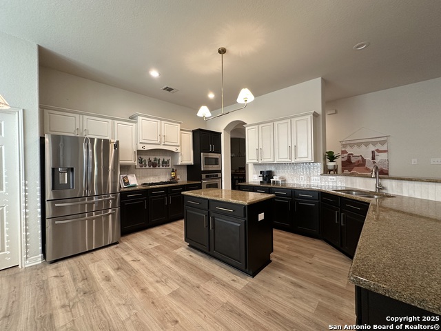 Listing photo id 5 for 23407 Treemont Park