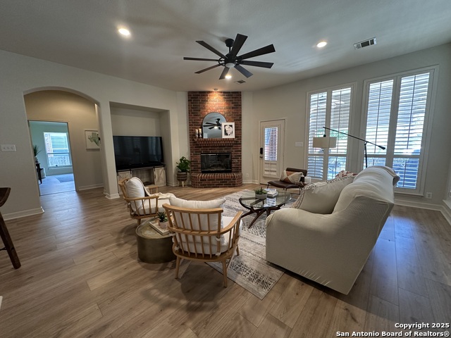 Listing photo id 7 for 23407 Treemont Park