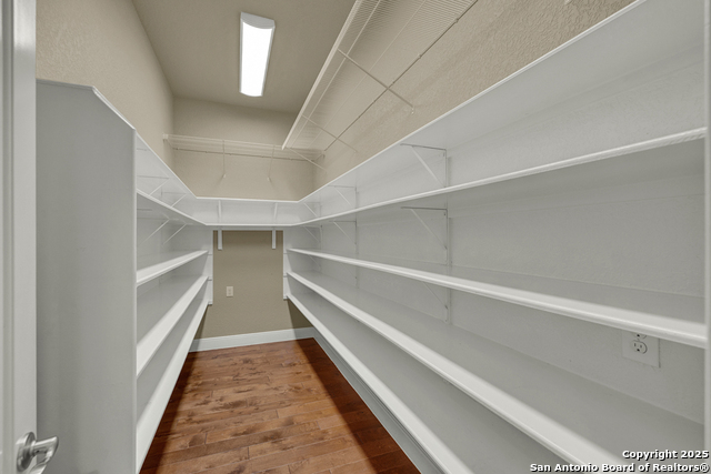 Image 16 of 39 For 10319 Oak Forest
