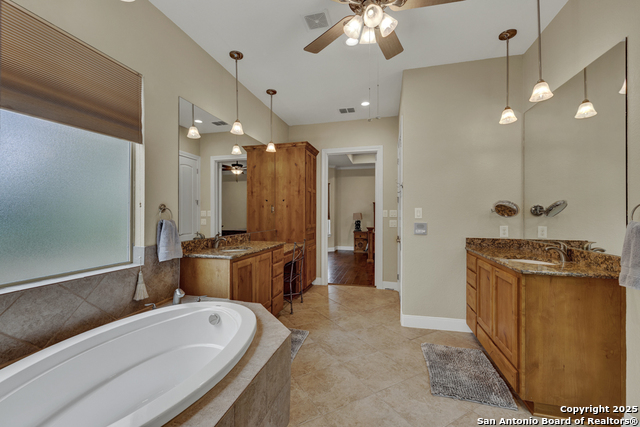 Image 20 of 39 For 10319 Oak Forest