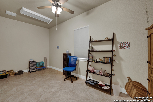 Image 23 of 39 For 10319 Oak Forest