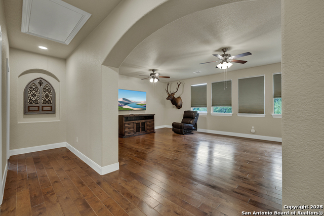 Image 24 of 39 For 10319 Oak Forest