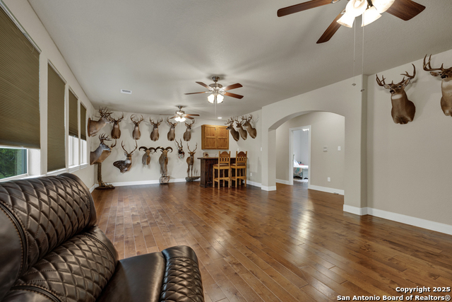 Image 25 of 39 For 10319 Oak Forest