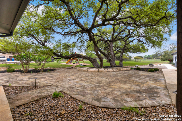 Image 28 of 39 For 10319 Oak Forest