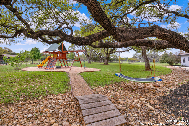 Image 29 of 39 For 10319 Oak Forest