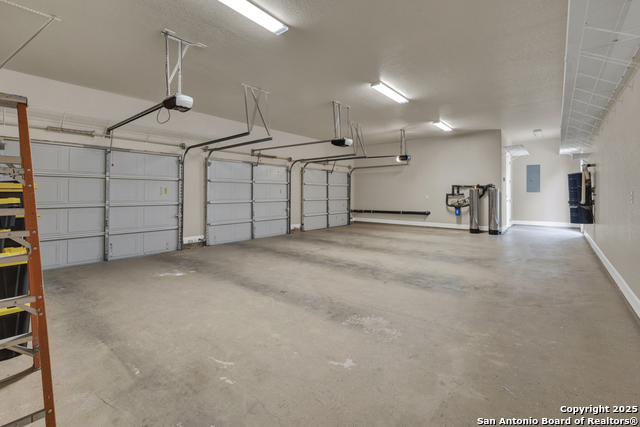 Image 36 of 39 For 10319 Oak Forest