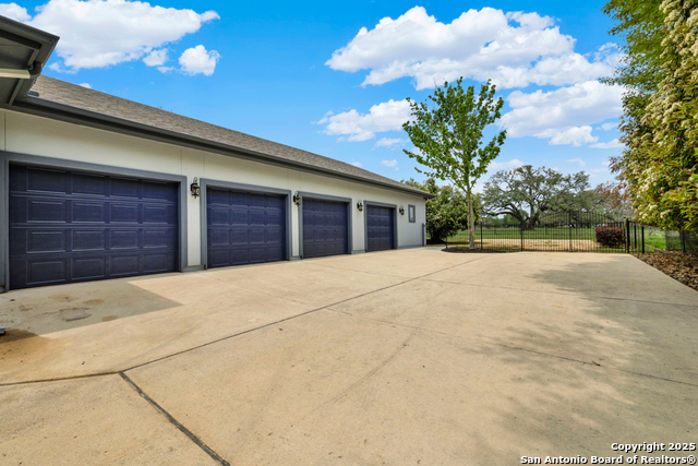 Image 39 of 39 For 10319 Oak Forest