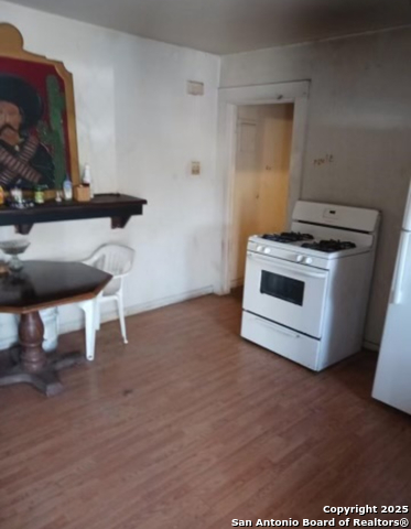 Image 12 of 37 For 1915 Pasadena St