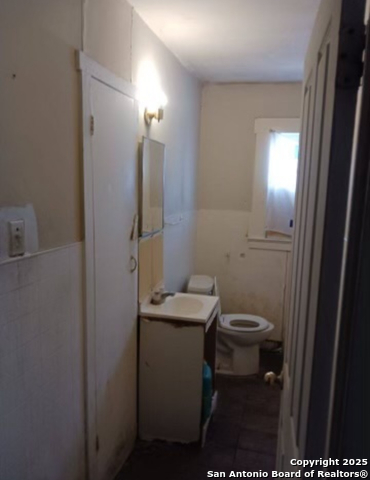 Image 14 of 37 For 1915 Pasadena St