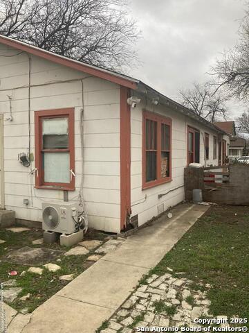 Image 2 of 37 For 1915 Pasadena St