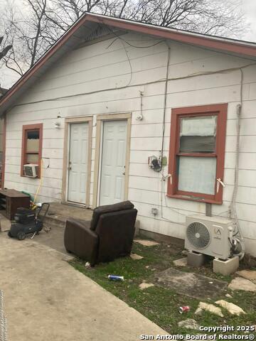 Image 3 of 37 For 1915 Pasadena St