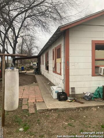 Image 4 of 37 For 1915 Pasadena St