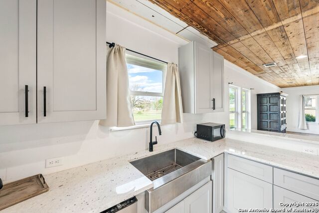 Image 11 of 47 For 104 Persons St