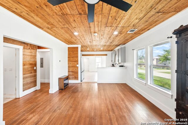 Image 8 of 47 For 104 Persons St