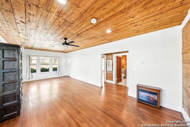 Image 9 of 47 For 104 Persons St