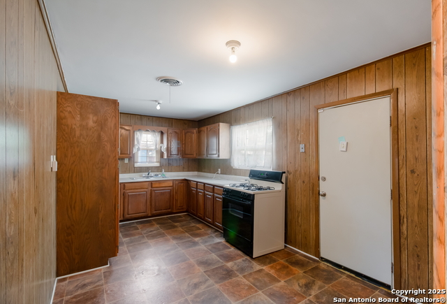 Image 5 of 14 For 1043 Kendalia Avenue