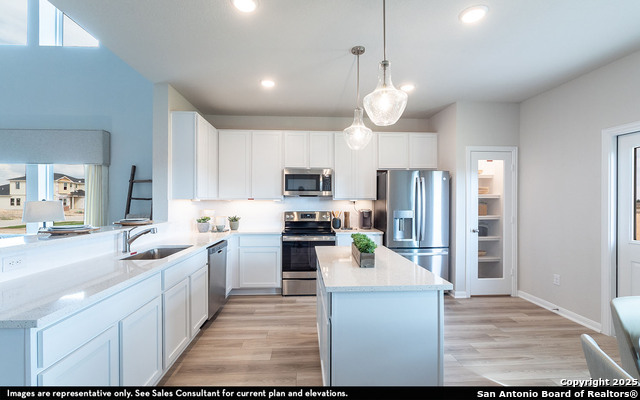 Image 8 of 17 For 8430 Eyas Meadows