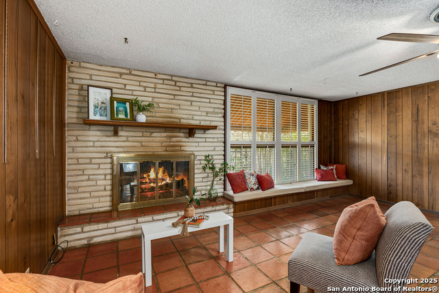 Listing photo id 8 for 1311 Wiltshire