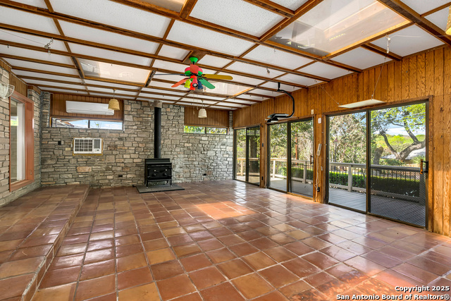 Listing photo id 9 for 1311 Wiltshire
