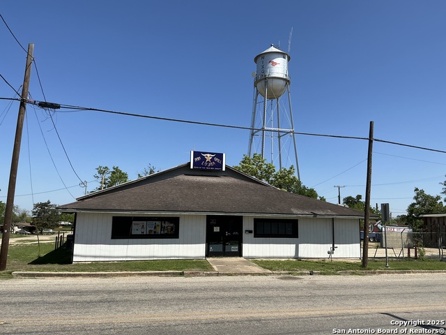 Details for 103 3rd Street W, Nixon, TX 78140