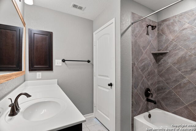 Image 14 of 17 For 5911 Eckhert Rd  144