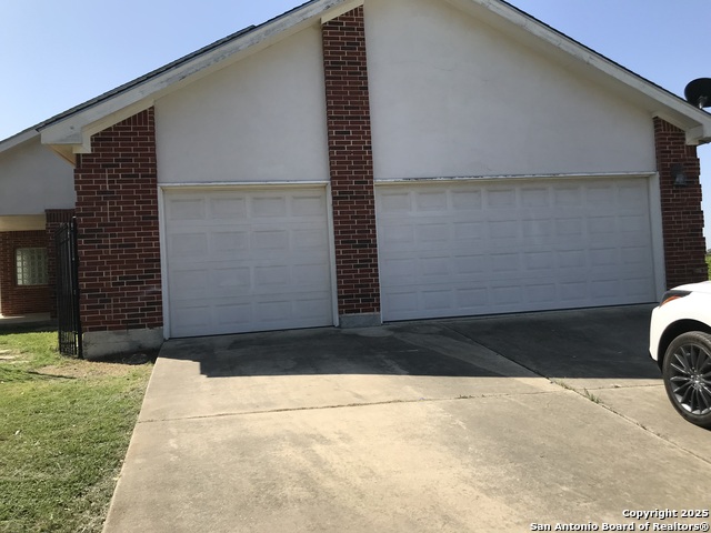 Image 25 of 47 For 3011 River Way