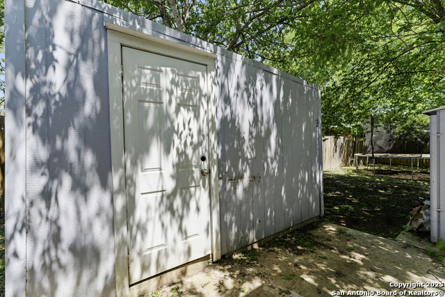 Image 19 of 29 For 411 Ellis  