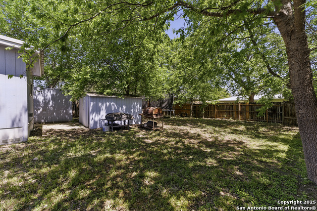 Image 21 of 29 For 411 Ellis  