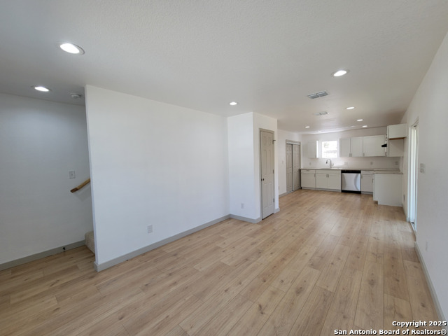 Image 8 of 15 For 120 Henry St