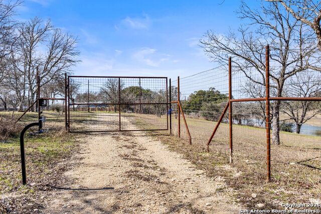 Image 24 of 28 For 1068 Ranch Road 165