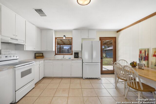 Image 9 of 28 For 1068 Ranch Road 165