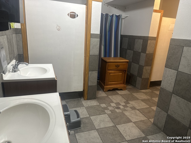 Listing photo id 13 for 2000 10th