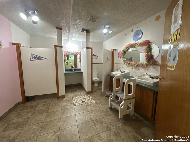 Listing photo id 14 for 2000 10th